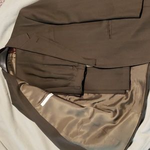 Suit Perry Ellis Olive/brown with burgundy stripes excellent condition